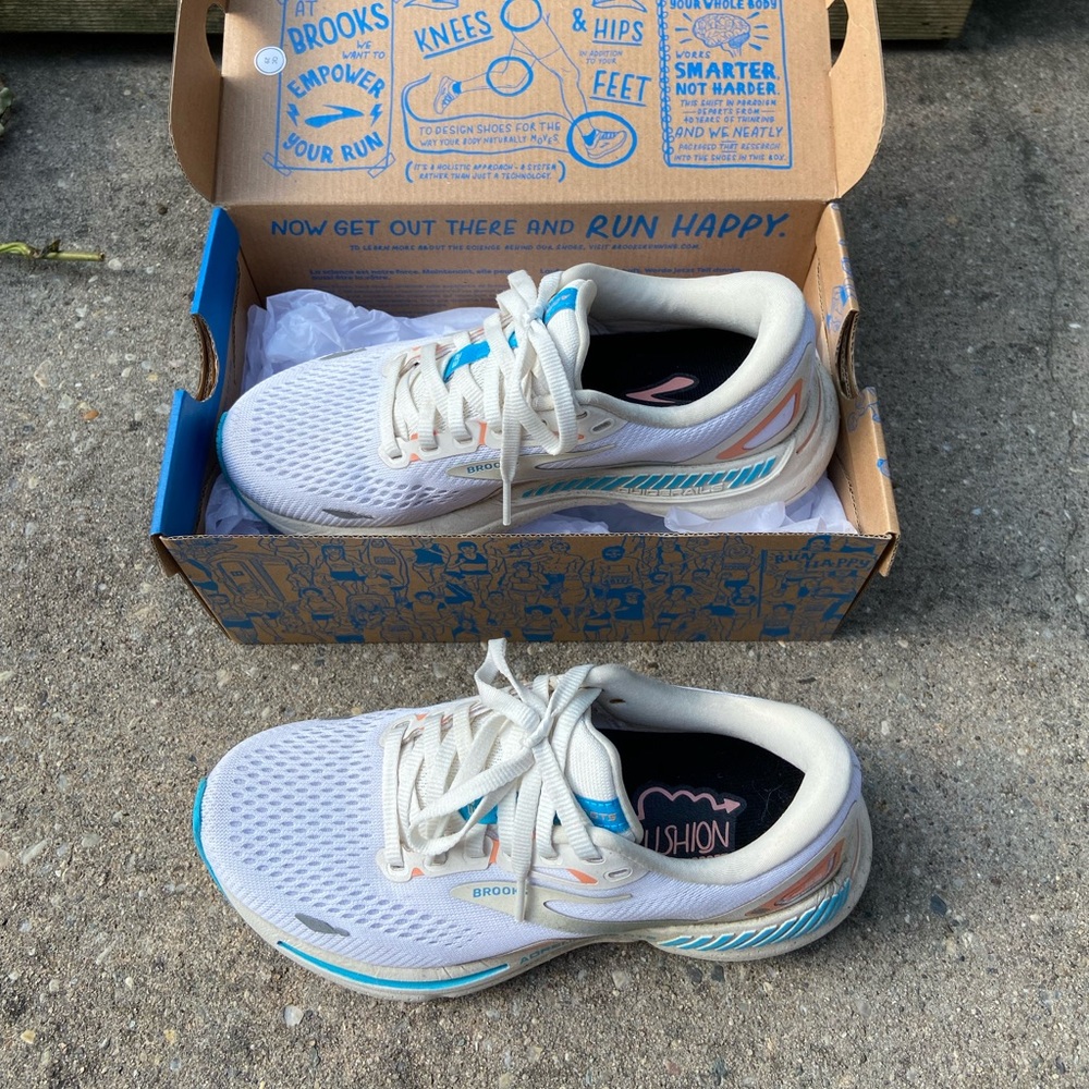Brooks Adrenaline GTS 23 Road Running Shoes Size 5